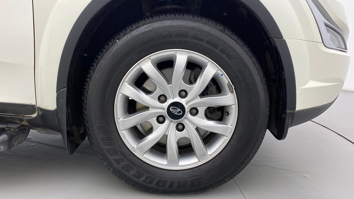 2018 Mahindra XUV500 W9 AT, Diesel, Automatic, 92,773 km, Right Front Wheel