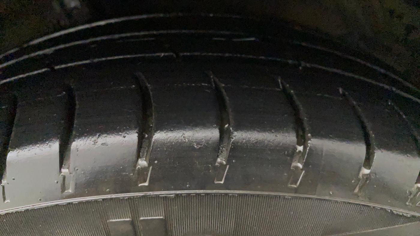 2014 Maruti Ertiga VXI CNG, CNG, Manual, 56,575 km, Left Front Tyre Tread