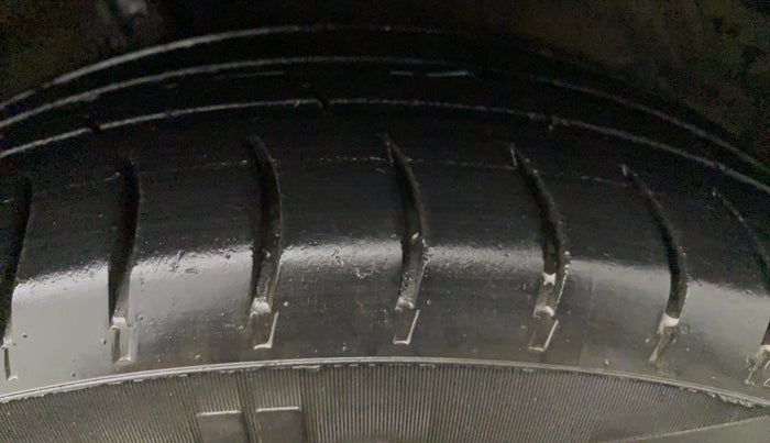 2014 Maruti Ertiga VXI CNG, CNG, Manual, 56,575 km, Left Front Tyre Tread
