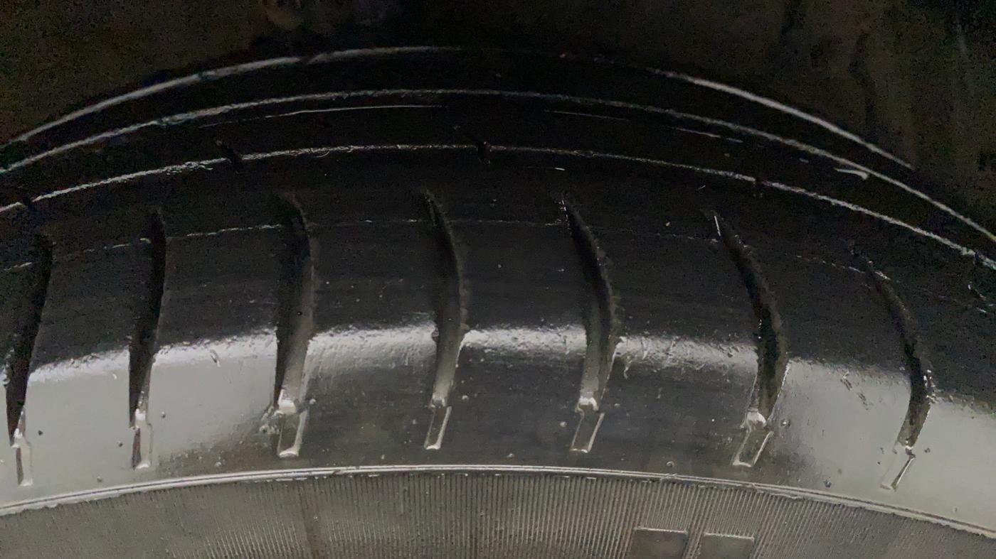 2014 Maruti Ertiga VXI CNG, CNG, Manual, 56,575 km, Right Front Tyre Tread