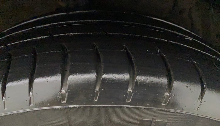 2014 Maruti Ertiga VXI CNG, CNG, Manual, 56,575 km, Right Front Tyre Tread