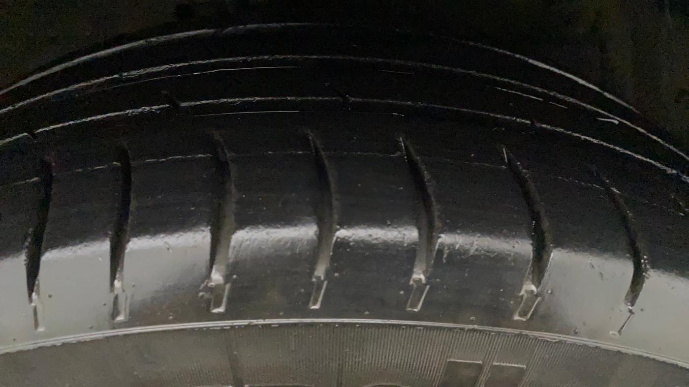 2014 Maruti Ertiga VXI CNG, CNG, Manual, 56,575 km, Left Rear Tyre Tread