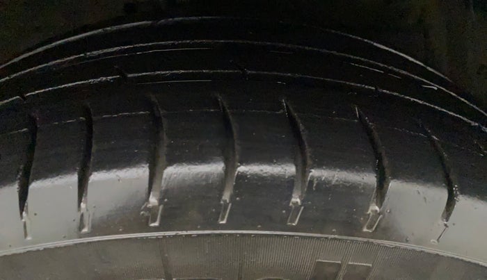 2014 Maruti Ertiga VXI CNG, CNG, Manual, 56,575 km, Left Rear Tyre Tread