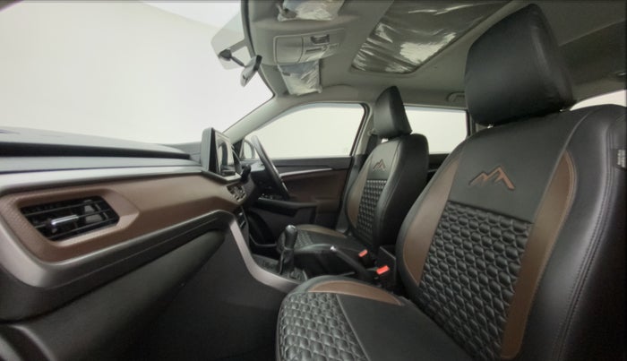2022 Maruti BREZZA ZXI SMART HYBRID , Petrol, Manual, 10,376 km, Right Side Front Door Cabin