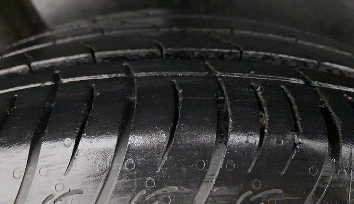 2022 Maruti BREZZA ZXI SMART HYBRID , Petrol, Manual, 10,376 km, Right Rear Tyre Tread