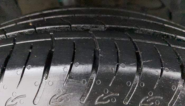 2022 Maruti BREZZA ZXI SMART HYBRID , Petrol, Manual, 10,376 km, Right Front Tyre Tread