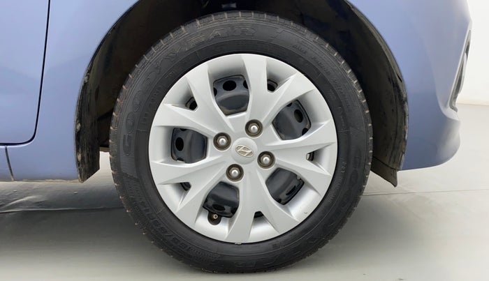 2014 Hyundai Grand i10 MAGNA 1.2 KAPPA VTVT, Petrol, Manual, 1,01,961 km, Right Front Wheel