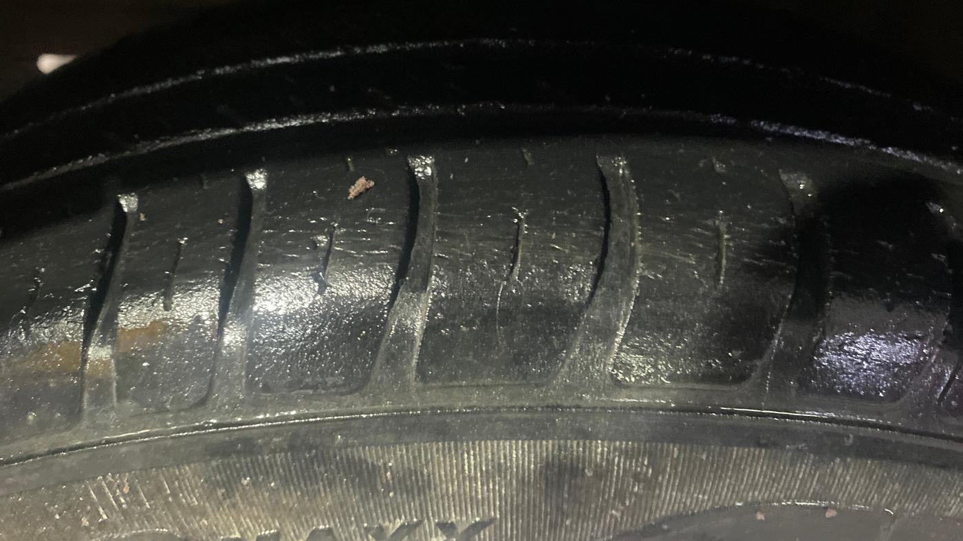 2018 Maruti Dzire VXI, Petrol, Manual, 61,334 km, Left Front Tyre Tread