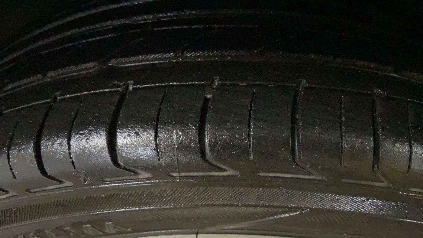 2019 Hyundai Elite i20 ASTA 1.2 (O), CNG, Manual, 1,06,100 km, Left Front Tyre Tread