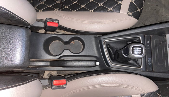 2019 Hyundai Elite i20 ASTA 1.2 (O), CNG, Manual, 1,06,100 km, Gear Lever