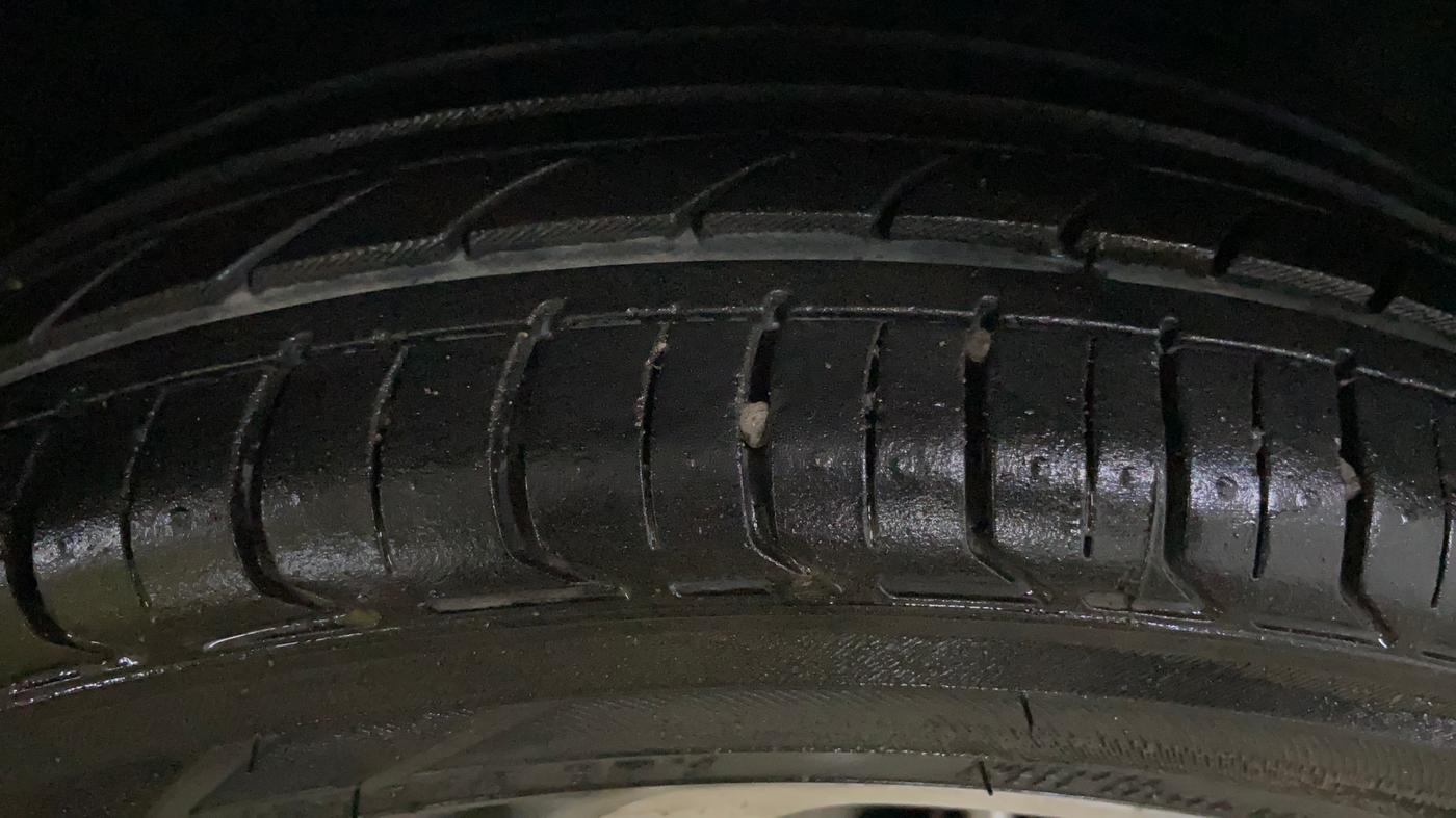 2019 Hyundai Elite i20 ASTA 1.2 (O), CNG, Manual, 1,06,100 km, Right Front Tyre Tread