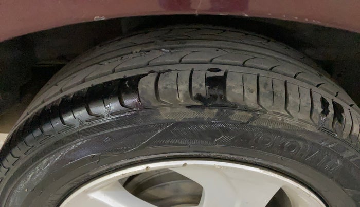 2016 Honda City 1.5L I-VTEC VX (O) MT, Petrol, Manual, 1,12,545 km, Right Rear Tyre Tread