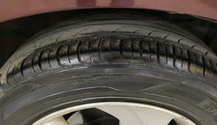 2016 Honda City 1.5L I-VTEC VX (O) MT, Petrol, Manual, 1,12,545 km, Right Front Tyre Tread