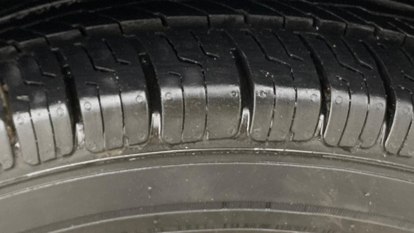 2018 Renault Kwid CLIMBER 1.0 AMT, CNG, Automatic, 52,122 km, Left Rear Tyre Tread