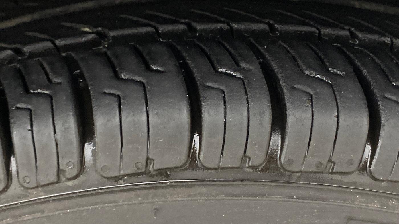 2018 Renault Kwid CLIMBER 1.0 AMT, CNG, Automatic, 52,122 km, Right Front Tyre Tread