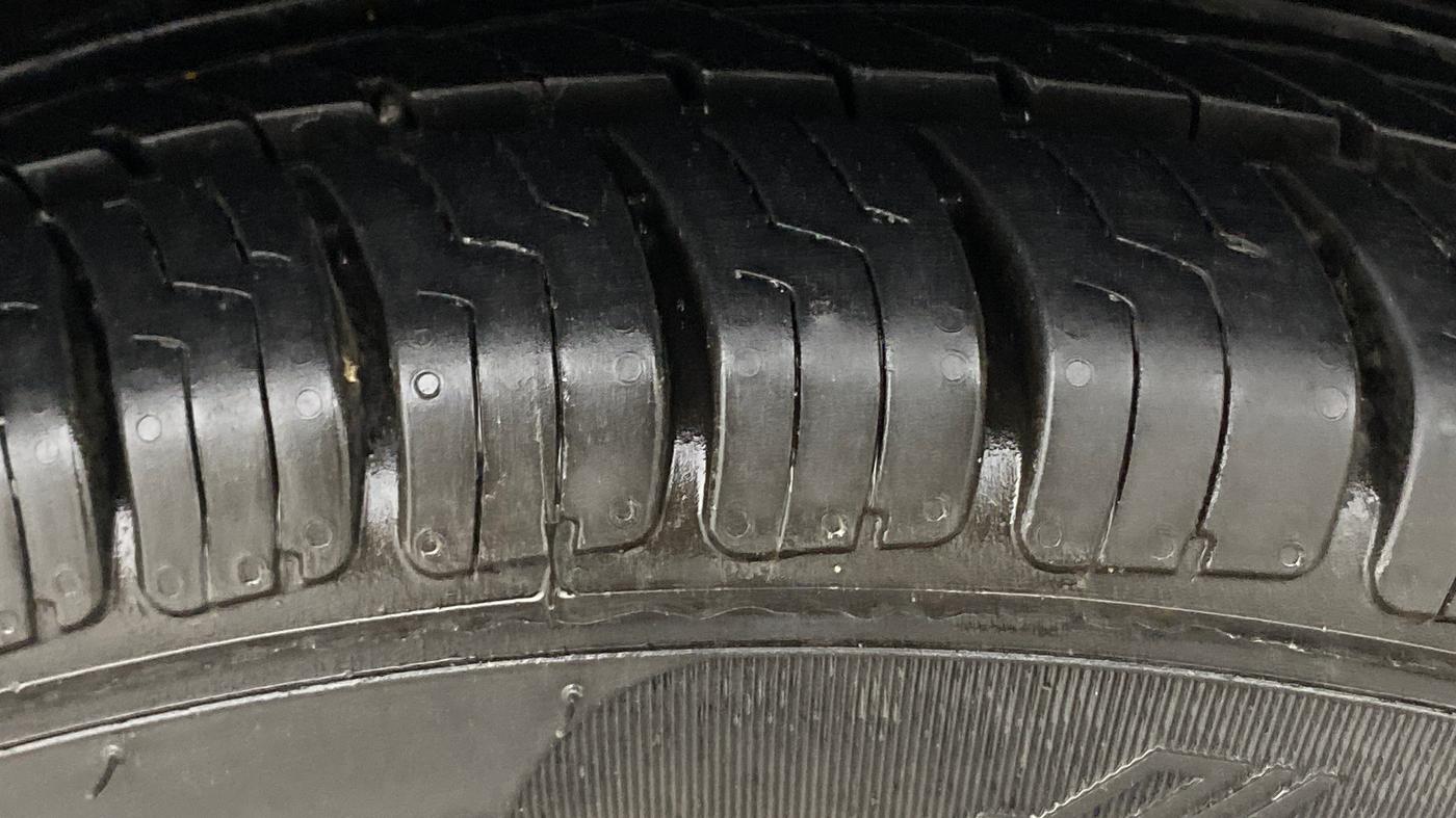 2018 Renault Kwid CLIMBER 1.0 AMT, CNG, Automatic, 52,122 km, Right Rear Tyre Tread