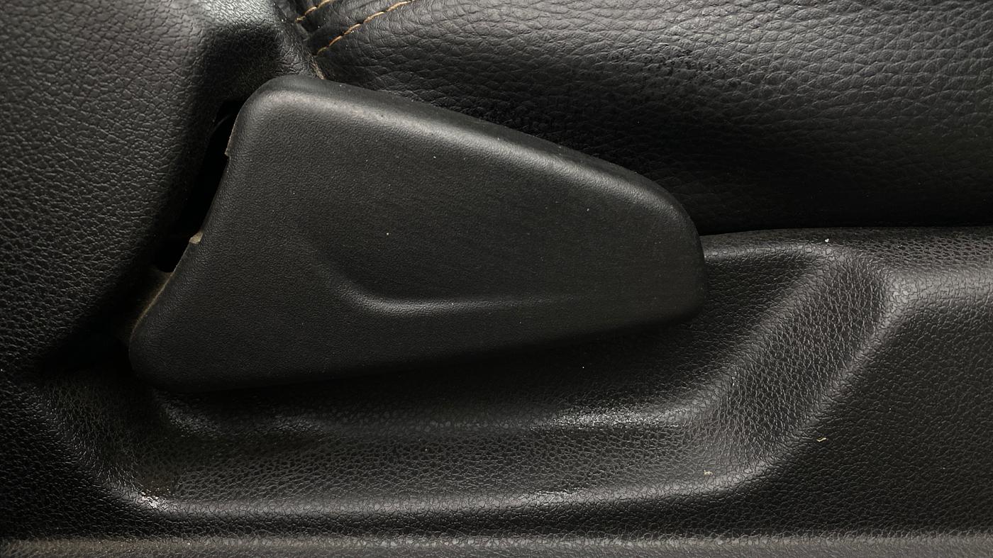 2018 Renault Kwid CLIMBER 1.0 AMT, CNG, Automatic, 52,122 km, Driver Side Adjustment Panel
