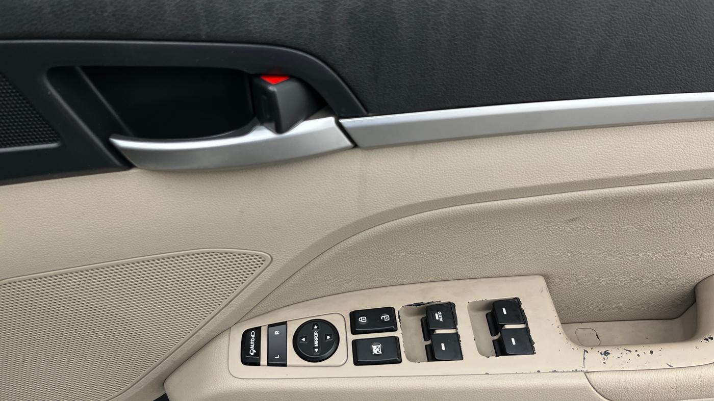 2019 Hyundai New Elantra 2.0 SX(O) AT PETROL, Petrol, Automatic, 56,206 km, Driver Side Door Panels Control