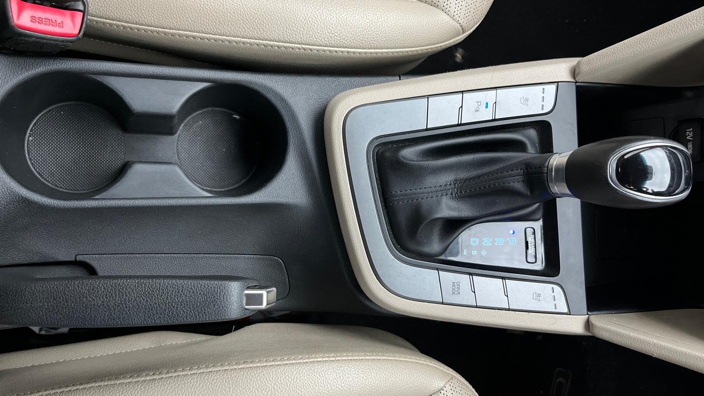 2019 Hyundai New Elantra 2.0 SX(O) AT PETROL, Petrol, Automatic, 56,206 km, Gear Lever
