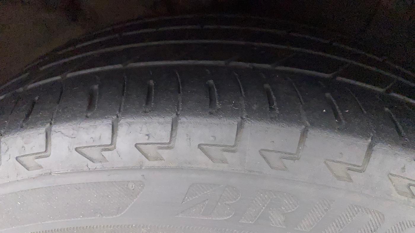 2014 Hyundai Elite i20 ASTA 1.4 CRDI, Diesel, Manual, 1,04,408 km, Right Front Tyre Tread