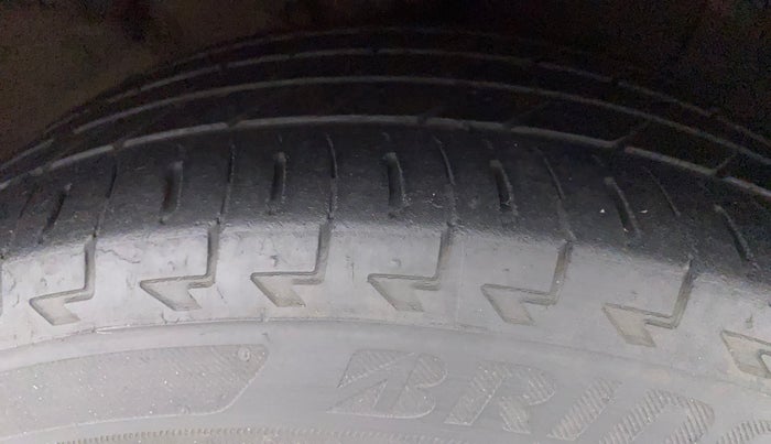 2014 Hyundai Elite i20 ASTA 1.4 CRDI, Diesel, Manual, 1,04,408 km, Right Front Tyre Tread
