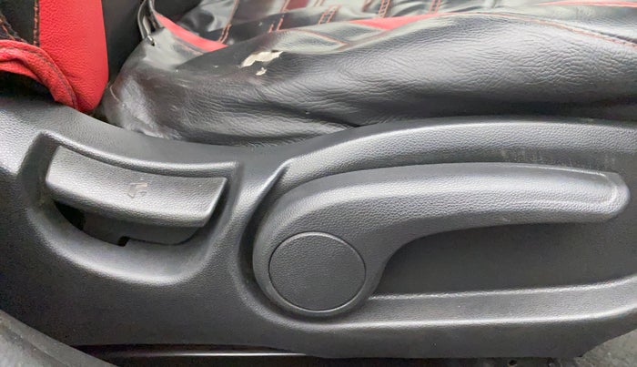 2014 Hyundai Elite i20 ASTA 1.4 CRDI, Diesel, Manual, 1,04,408 km, Driver Side Adjustment Panel