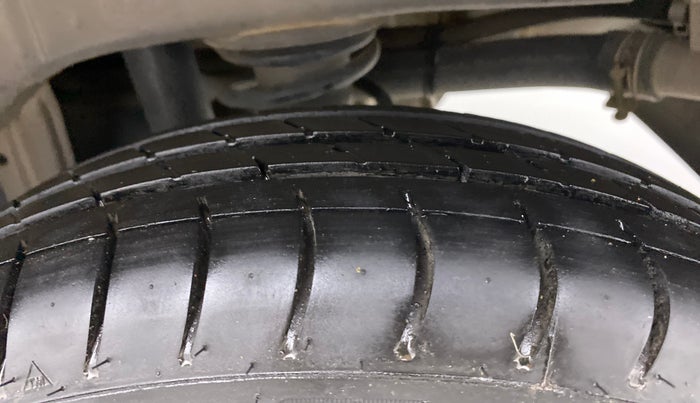 2015 Maruti Alto 800 LXI, Petrol, Manual, 73,944 km, Left Rear Tyre Tread
