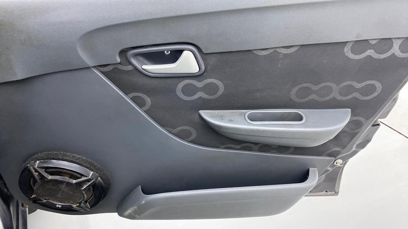 2015 Maruti Alto 800 LXI, Petrol, Manual, 73,944 km, Driver Side Door Panels Control