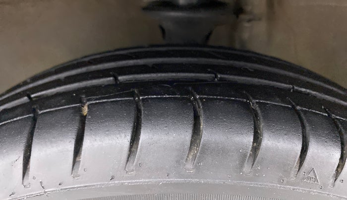 2015 Maruti Alto 800 LXI, Petrol, Manual, 73,944 km, Left Front Tyre Tread