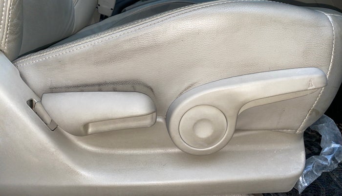 2021 Maruti Ciaz ALPHA  AT 1.5 SHVS PETROL, Petrol, Automatic, 33,910 km, Driver Side Adjustment Panel