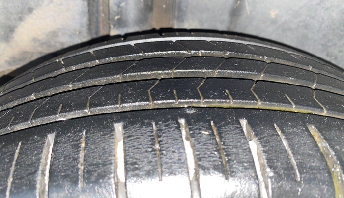 2021 Maruti Ciaz ALPHA  AT 1.5 SHVS PETROL, Petrol, Automatic, 33,910 km, Right Rear Tyre Tread