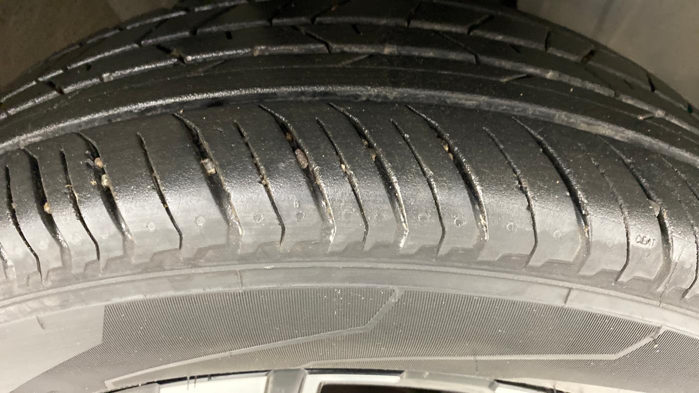 2021 Renault Kiger RXZ CVT 1.0 TURBO DUAL TONE, Petrol, Automatic, 21,929 km, Right Front Tyre Tread