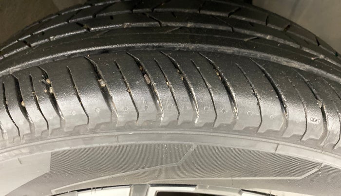 2021 Renault Kiger RXZ CVT 1.0 TURBO DUAL TONE, Petrol, Automatic, 21,929 km, Right Front Tyre Tread