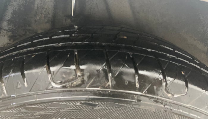 2017 Hyundai Verna 1.6 VTVT SX, Petrol, Manual, 56,344 km, Right Rear Tyre Tread