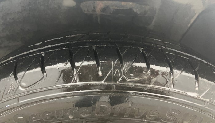 2017 Hyundai Verna 1.6 VTVT SX, Petrol, Manual, 56,344 km, Right Front Tyre Tread