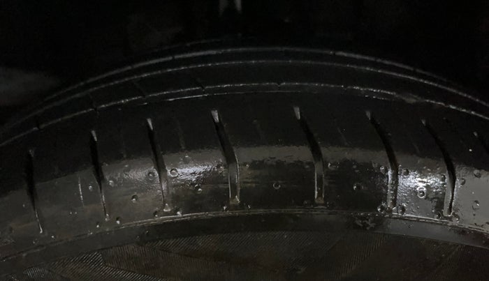 2020 Hyundai VENUE S 1.2, Petrol, Manual, 79,368 km, Right Front Tyre Tread