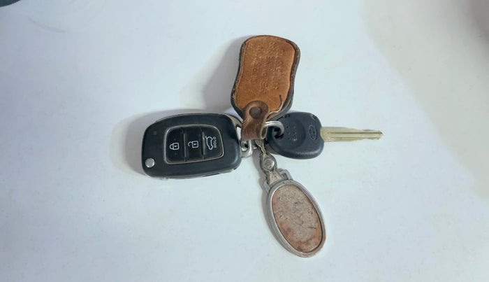 2020 Hyundai VENUE S 1.2, Petrol, Manual, 79,368 km, Key Close Up