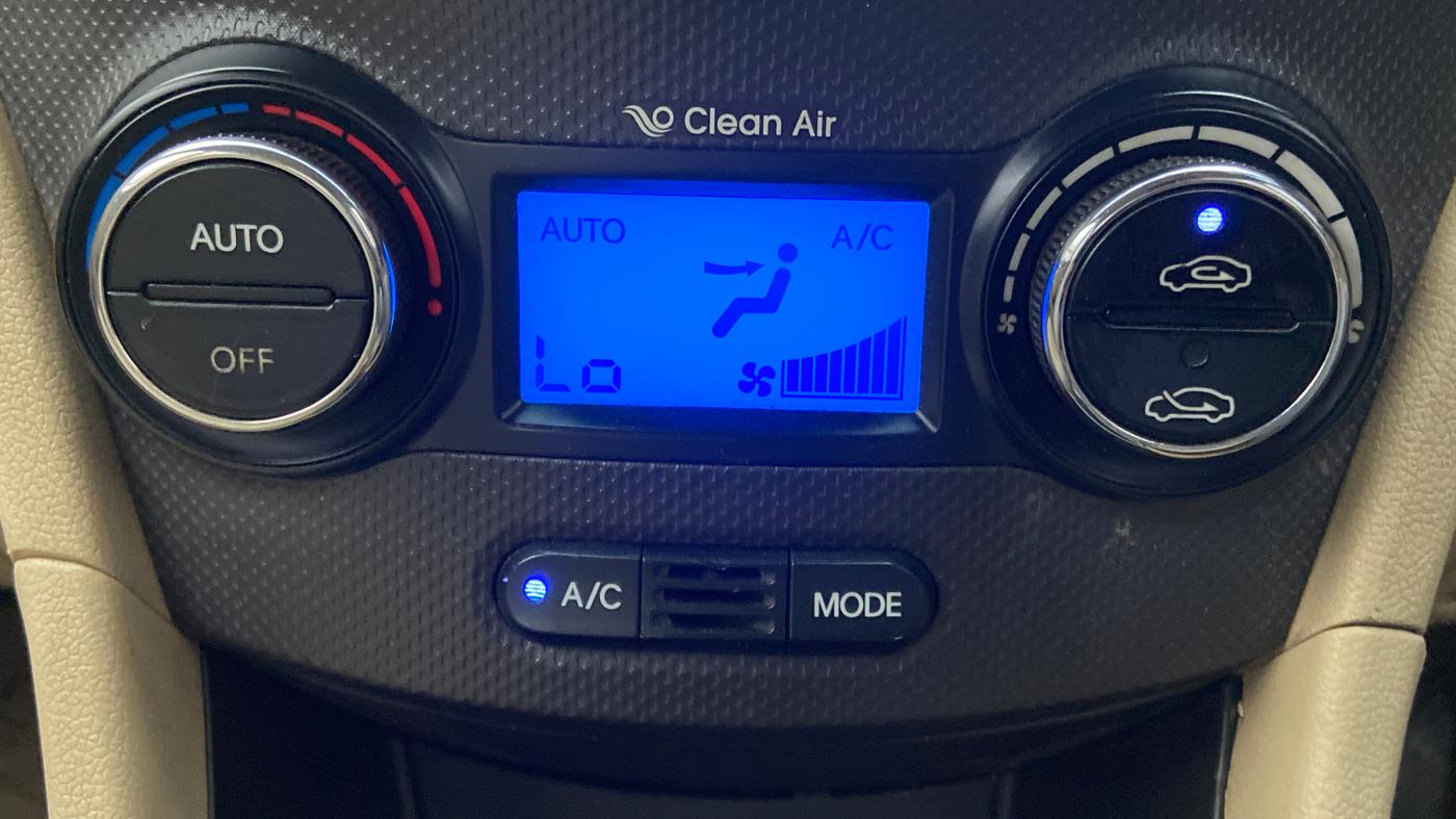 2011 Hyundai Verna FLUIDIC 1.6 CRDI SX, Diesel, Manual, 1,10,091 km, Automatic Climate Control