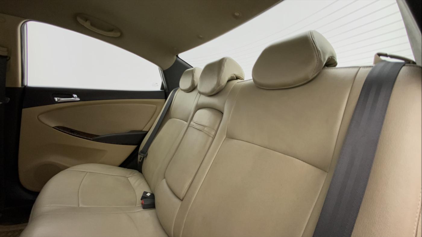 2011 Hyundai Verna FLUIDIC 1.6 CRDI SX, Diesel, Manual, 1,10,091 km, Right Side Rear Door Cabin
