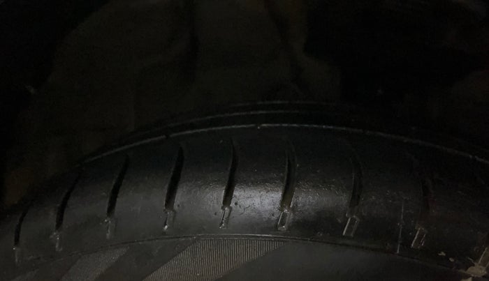 2020 Hyundai Elite i20 SPORTZ PLUS 1.2, Petrol, Manual, 98,966 km, Right Front Tyre Tread