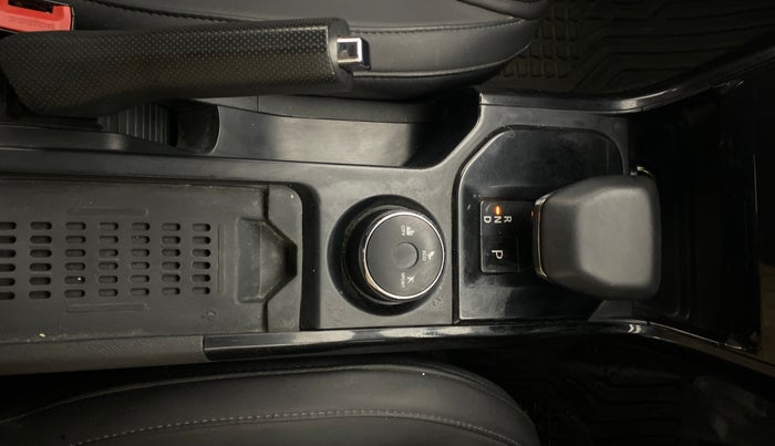 2023 Tata NEXON FEARLESS + SUNROOF DCA DUAL TONE 1.2 PETROL, Petrol, Automatic, 36,407 km, Gear Lever