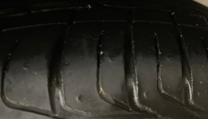 2023 Tata NEXON FEARLESS + SUNROOF DCA DUAL TONE 1.2 PETROL, Petrol, Automatic, 36,407 km, Left Rear Tyre Tread