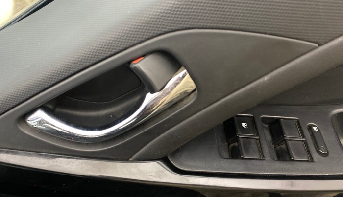 2023 Tata NEXON FEARLESS + SUNROOF DCA DUAL TONE 1.2 PETROL, Petrol, Automatic, 36,407 km, Driver Side Door Panels Control