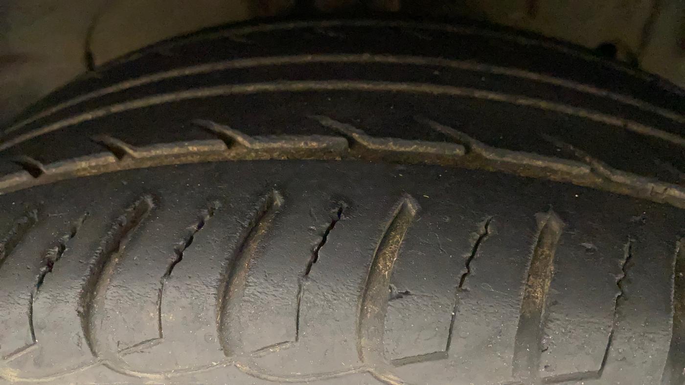 2015 Ford Ecosport TITANIUM 1.5L DIESEL (OPT), Diesel, Manual, 72,982 km, Right Front Tyre Tread