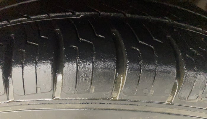 2016 Hyundai Eon SPORTZ, Petrol, Manual, 64,052 km, Right Front Tyre Tread