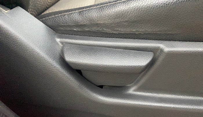 2016 Hyundai Eon SPORTZ, Petrol, Manual, 64,052 km, Driver Side Adjustment Panel