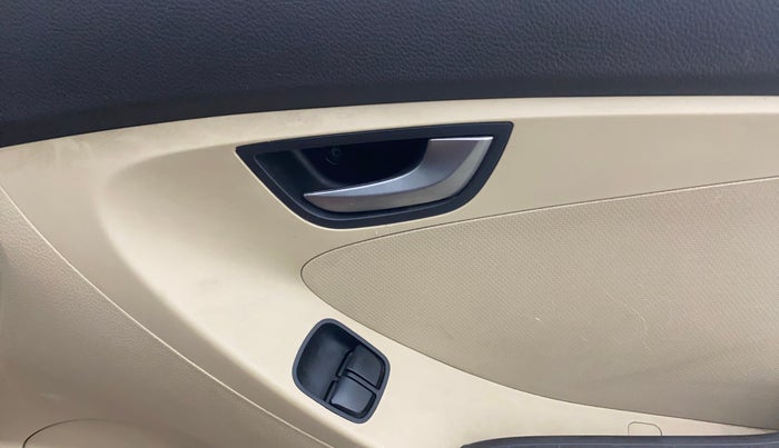 2016 Hyundai Eon SPORTZ, Petrol, Manual, 64,052 km, Driver Side Door Panels Control