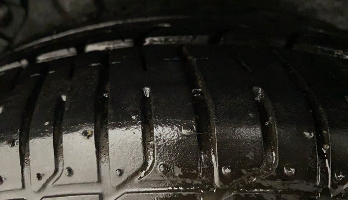 2015 Hyundai Verna FLUIDIC 4S 1.6 VTVT S(O), Petrol, Manual, 56,885 km, Right Rear Tyre Tread