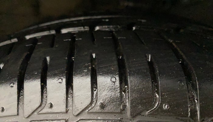 2015 Hyundai Verna FLUIDIC 4S 1.6 VTVT S(O), Petrol, Manual, 56,885 km, Right Front Tyre Tread