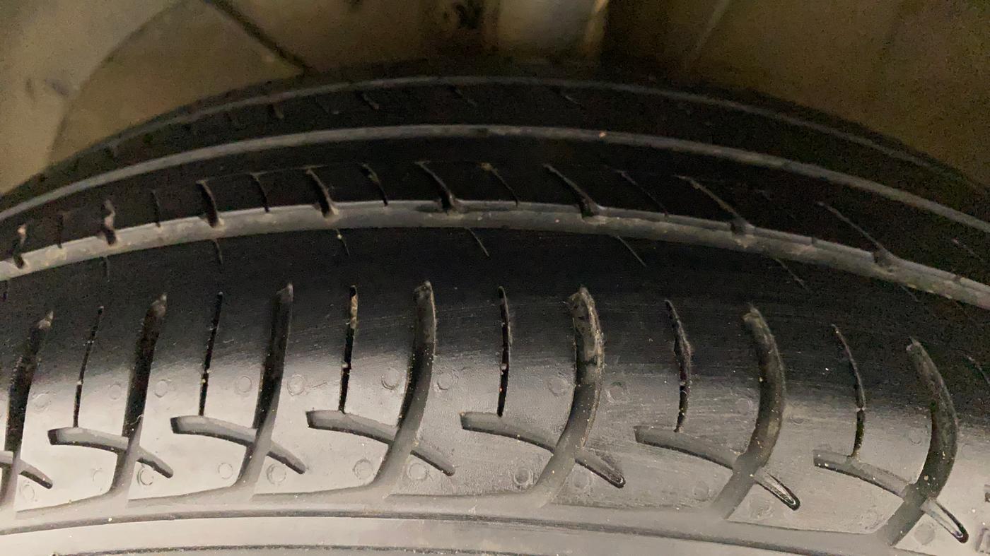 2017 Maruti Baleno DELTA PETROL 1.2, Petrol, Manual, 94,723 km, Left Front Tyre Tread